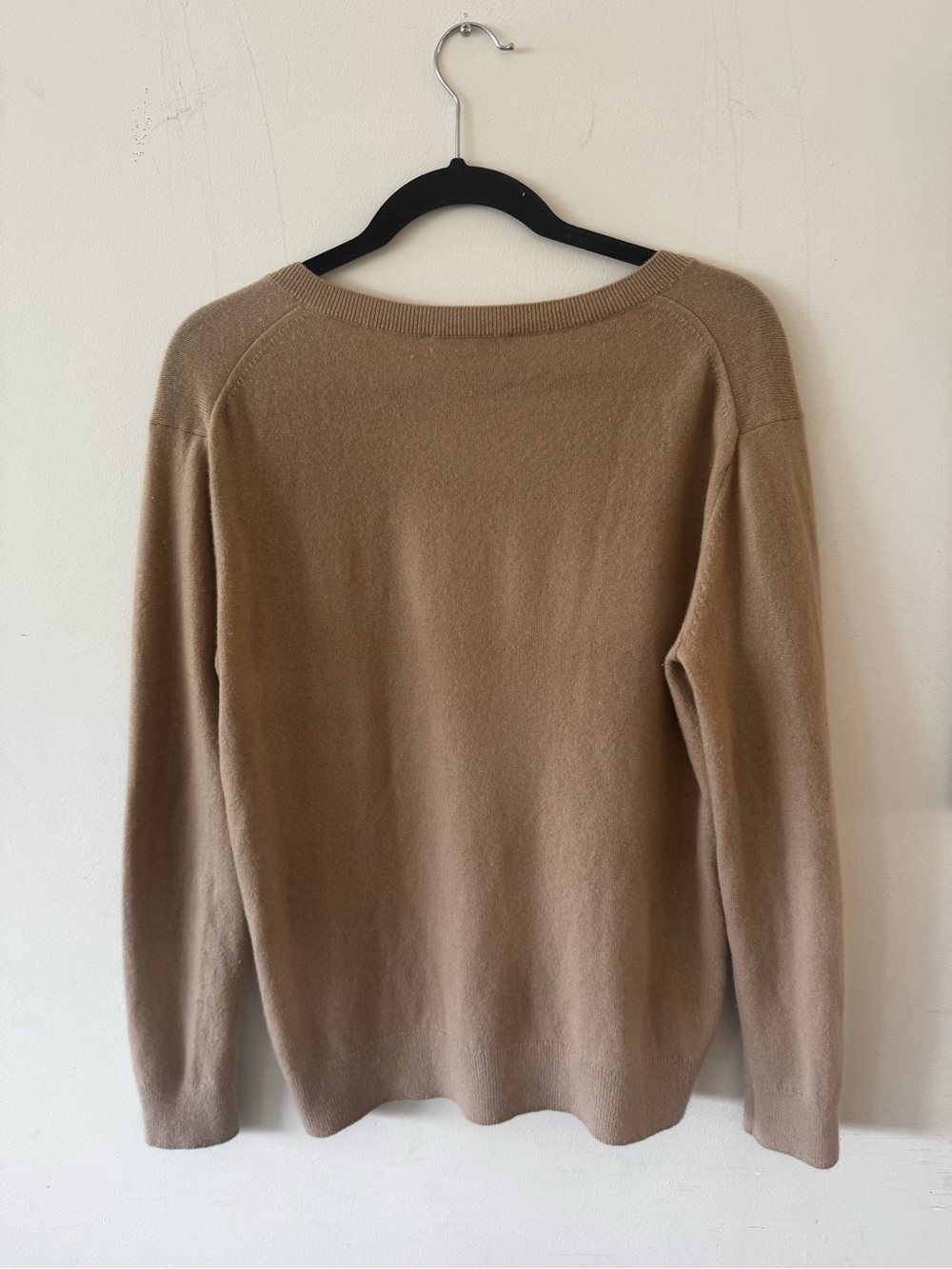 Vince Weekend Casual Cashmere Women’s V-Neck Sweater in Camel, Small - Picture 10 of 16